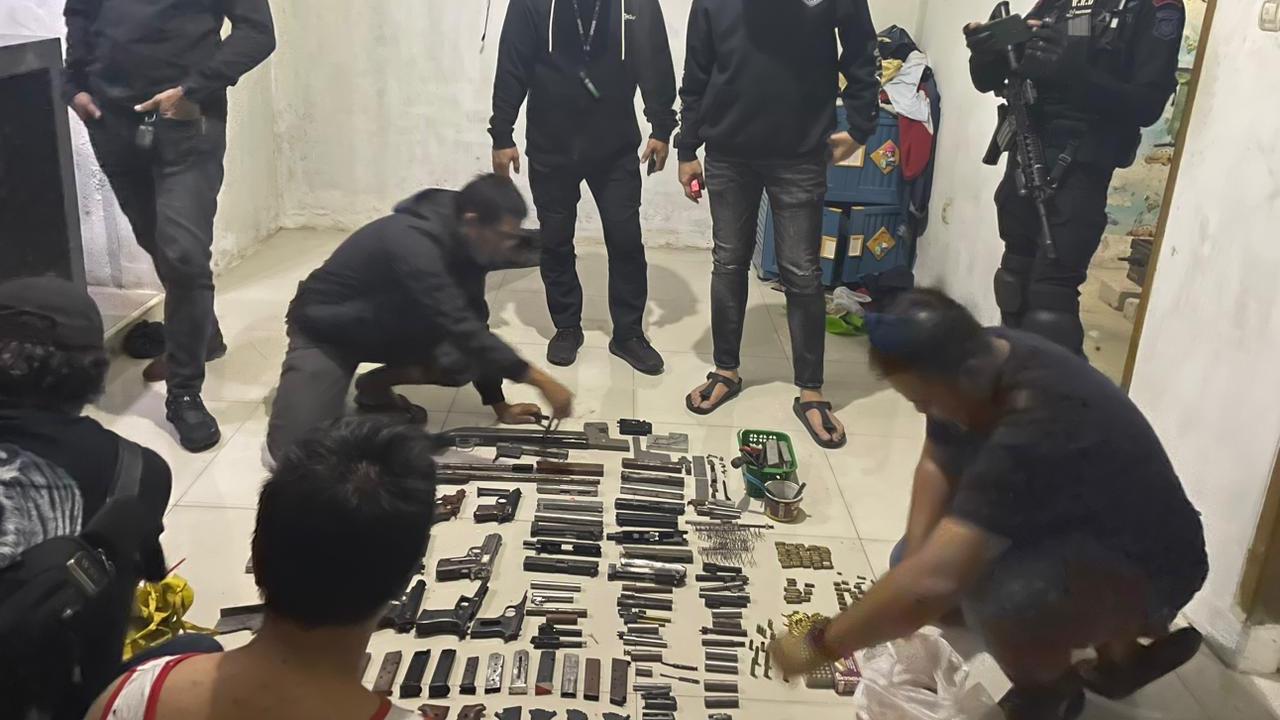 Barang Bukti Kasus Peredaran Senjata.