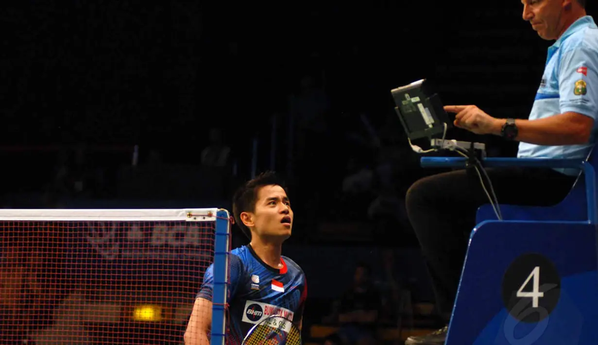 Pebulutangkis berusia 28 tahun itu sempat melakukan protes kepada wasit saat smash-nya di anggap tidak masuk dalam pertandingan BCA Indonesia Open Super Series Premier 2014, Jakarta, Rabu (17/6/14). (Liputan6.com/Miftahul Hayat)