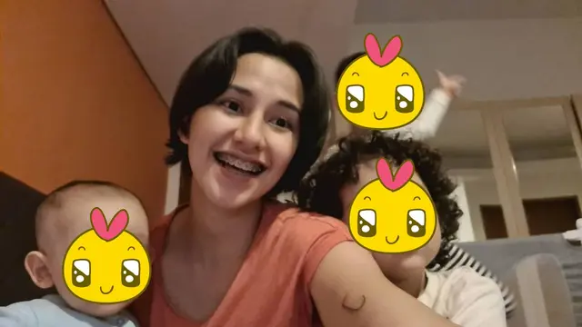 6 Potret Terbaru Dahlia Poland dengan Rambut Pendek, Bikin Pangling
