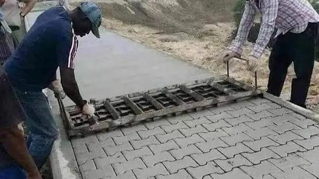 6 Potret Paving di Trotoar Jalan Ini Nyeleneh, Bikin Geleng Kepala