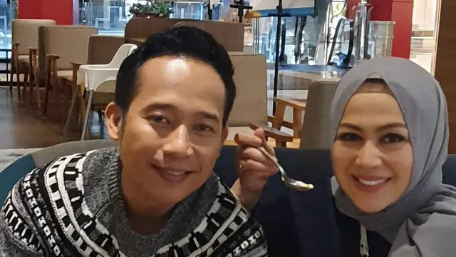 Pasangan seleb yang kehilangan bayinya usai melahirkan