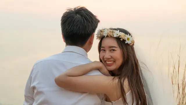 couple romantis bahagia