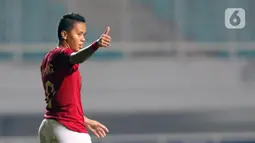 Pemain belakang Timnas Putri Indonesia, Mayang merayakan golnya ke gawang Sri Lanka saat laga persahabatan di Stadion Pakansari, Kab Bogor, Sabtu (16/11/2019). Indonesia menang telak 5-0 atas Sri Lanka. (Liputan6.com/Helmi Fithriansyah)