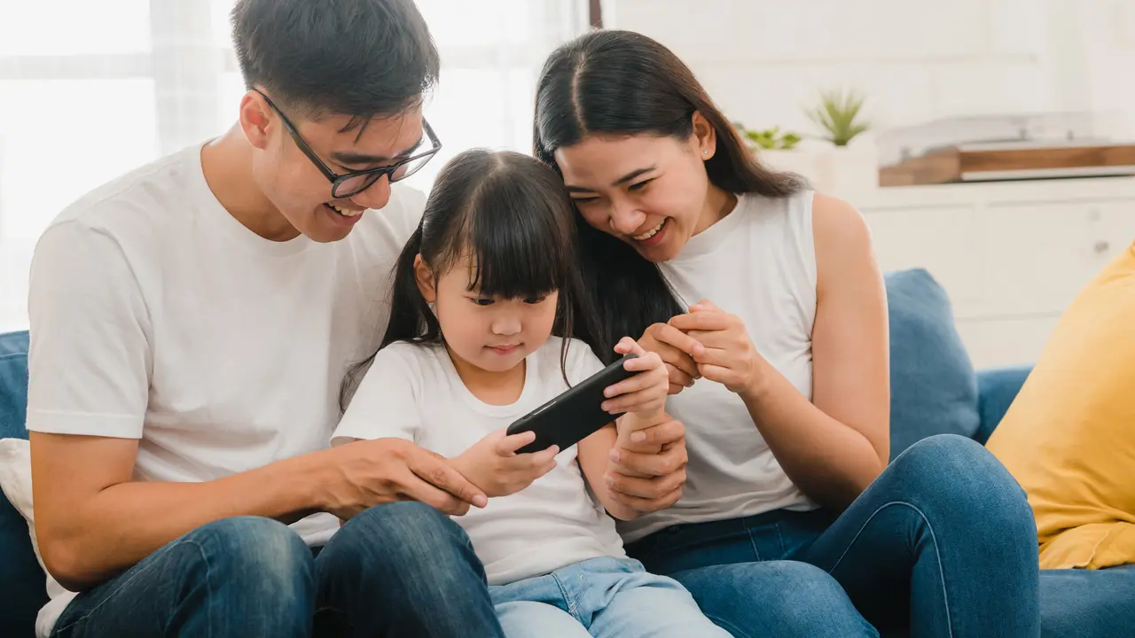Deretan Promo Nataru dari XLSMART: Kuota Besar, Roaming Murah, hingga Hiburan Streaming