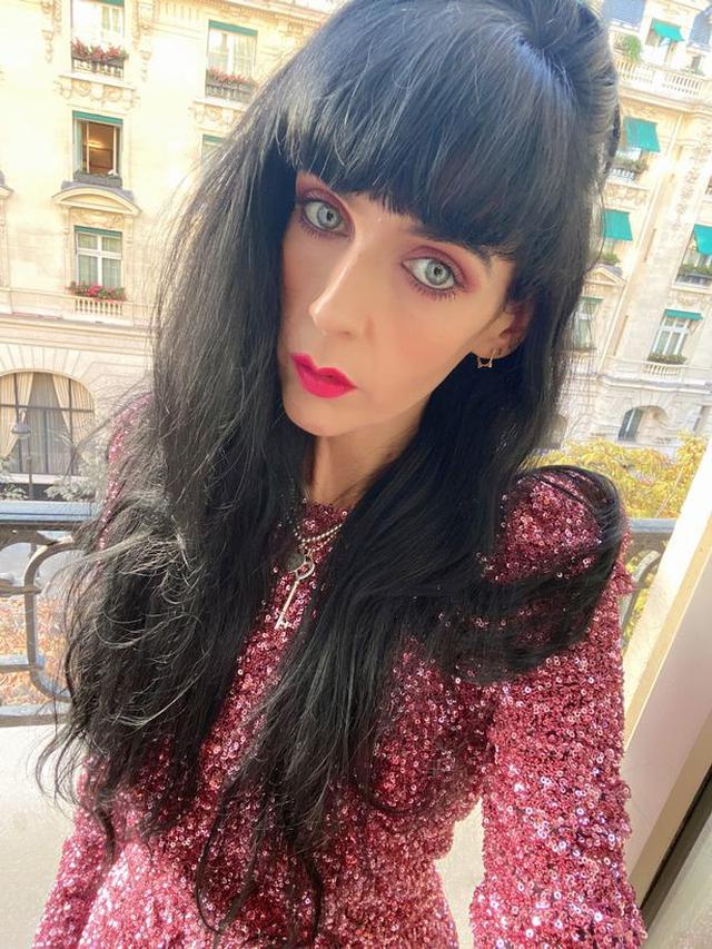 Penyanyi Wanita Ini Putuskan Menikah dengan Hantu, Dilamar Pakai Cincin Berlian