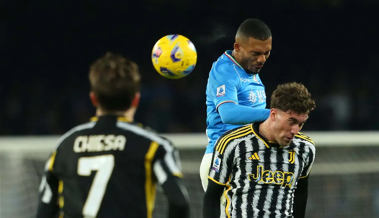 Bermain di Stadion Diego Armando Maradona, Napoli sukses mempermalukan Juventus dengan skor 2-1. (CARLO HERMANN/AFP)