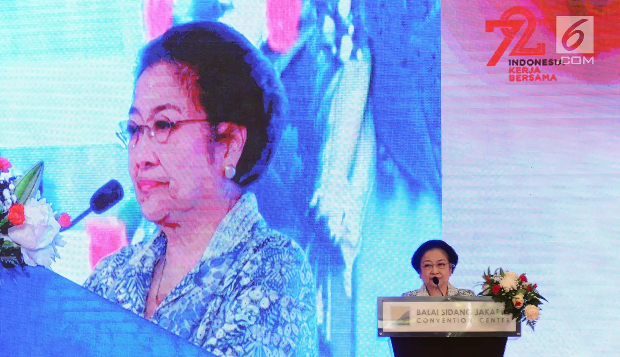 Presiden kelima RI Megawati Soekarnoputri memberikan sambutan pada Festival Prestasi Indonesia di JCC Jakarta, Senin (21/8). Acara ini diselenggarakan oleh Unit Kerja Presiden Pembinaan Ideologi Pancasila (UKP-Pancasila). (Liputan6.com/Helmi Fithriansyah)