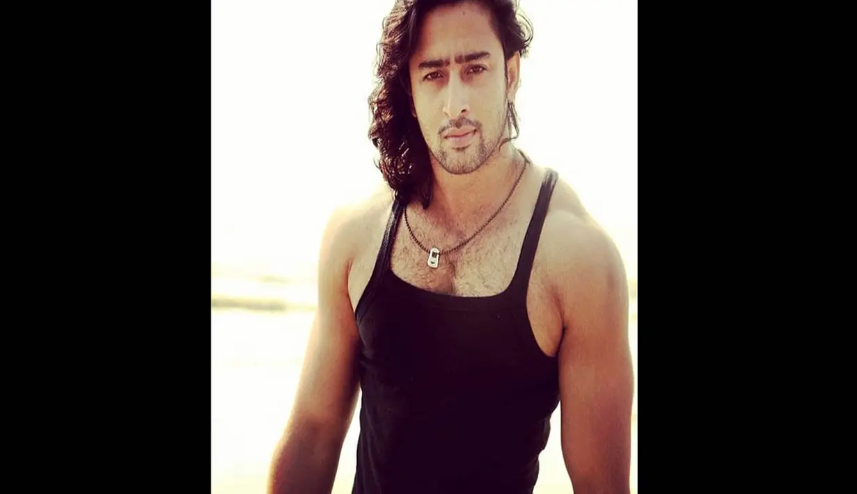 Disamping profesinya sebagai actor, Shaheer sangat memperdulikan tentang pentingnya pendidikan, terbukti ia lulus sebagai sarjana Hukum di Universitas Bharati Vidyapeeth dengan nilai yang cukup membanggakan. (Istimewa)