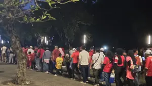 Antrean penonton timnas Indonesia vs Thailand di Piala AFF U-23 2025 (Liputan6.com/Thomas)