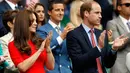 Duchess of Cambridge Kate Middleton dan Pangeran William memberikan tepuk tangan meriah saat menyaksikan ajang Wimbledon Tennis Championships, London, Rabu (8/7/2015). (Reuters/Andrew Couldridge Livepic)