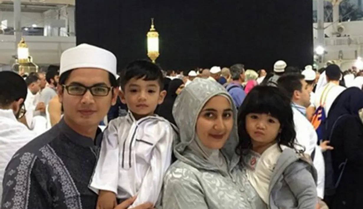 "Nggak mungkin kita perjuangkan yang sudah kita lewati kalau tidak karena ada permasalahan. Ini masalah aku sama Tommy. Lebih ke masalah pribadi," ucap Tania Nadira istri Tommy Kurniawan. (Instagram/tommykurniawan77)