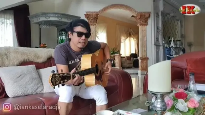 7 Potret Rumah Mewah Ian Kasela, Bernuansa Putih Bak Istana