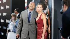 Irina Shayk & Dwayne Johnson berpose saat  menghadiri premiere film Hercules di Hollywood, California, (23/7/14) (REUTERS / Danny Moloshok)
