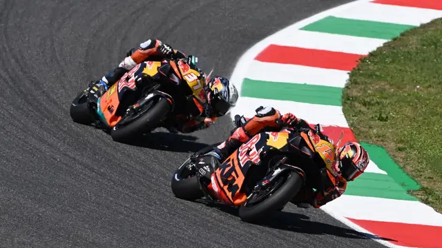 Pedro Acosta, Maverick Vinales