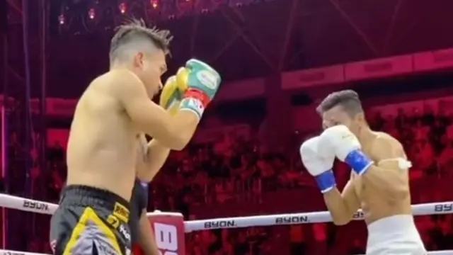 Randy Pangalila bertarung melawan Kkajhe di Byon Combat 3