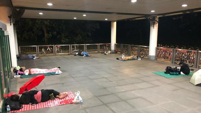 Kisah Pria Jadi Tunawisma Karena Lockdown, Tidur Beralas Kardus