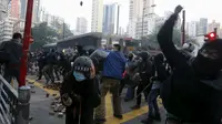 Penjual Kaki Lima Hong Kong Bentrok dengan Polisi, 44 Terluka