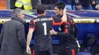 Antonio Adan, Iker Casillas, dan Jose Mourinho. (c) AFP