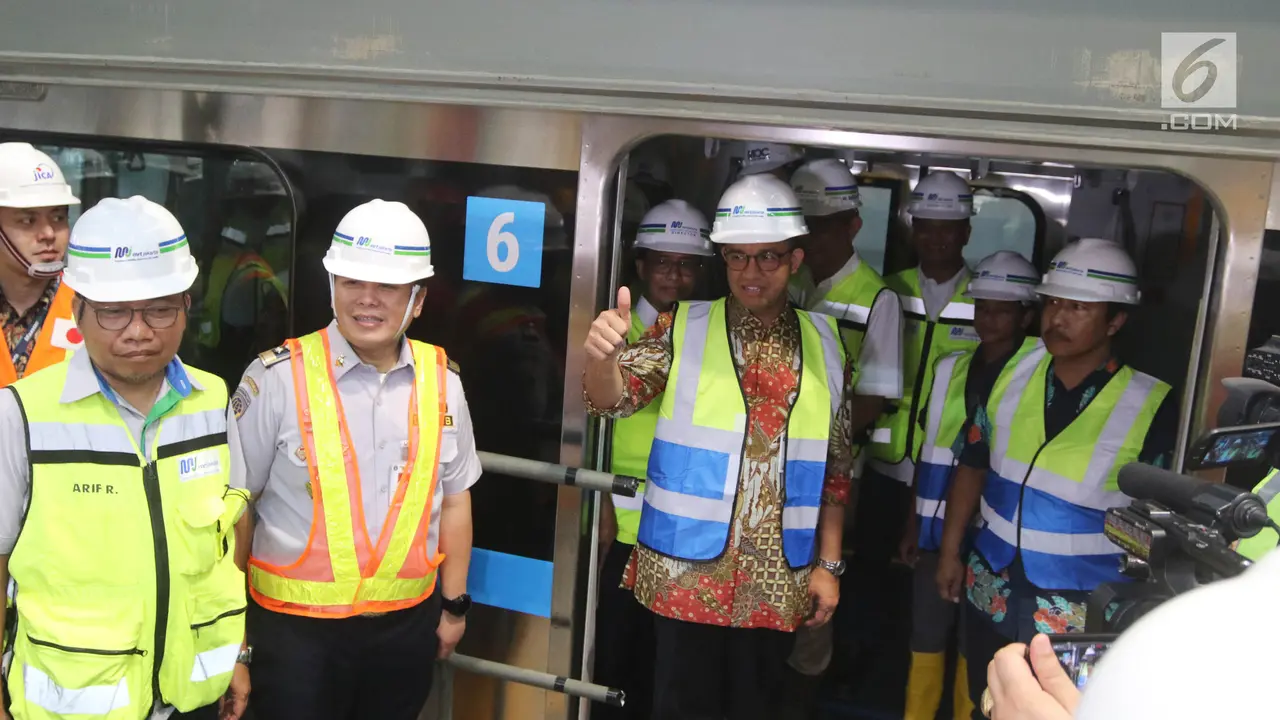 Ajak Anak, Anies Baswedan Jajal Kereta MRT di Depo Lebak Bulus