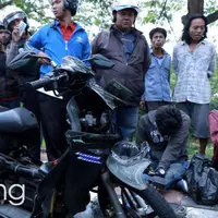 Enam kendaraan mengalami kecelakaan beruntun di Perempatan Guntur, Pasar Rumput, Jakarta Selatan.