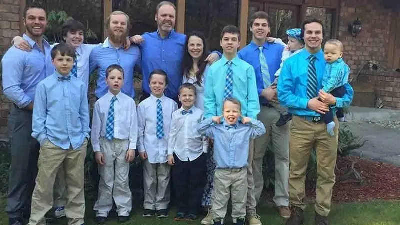 Keluarga Besar Schwandt yang berasal dari Michigan, Amerika Serikat memiliki 13 anak