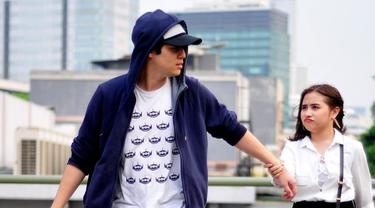 Gemasnya Potret Prilly Latuconsina Dan Maxime Bouttier