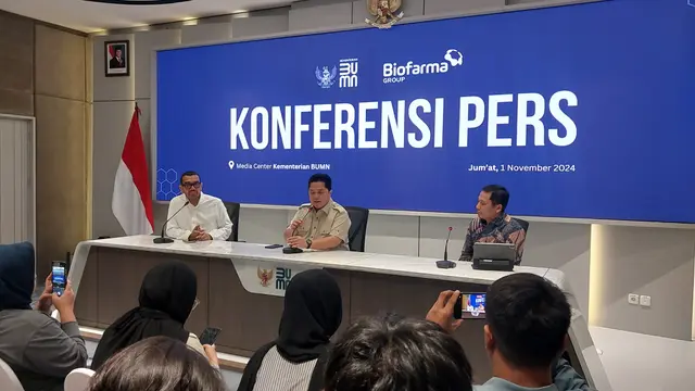 Menteri BUMN Erick Thohir dalam Konferensi Pers mengenai Indo Farma di Kantor Kementerian BUMN, Jakarta, Jumat (1/11/2024).