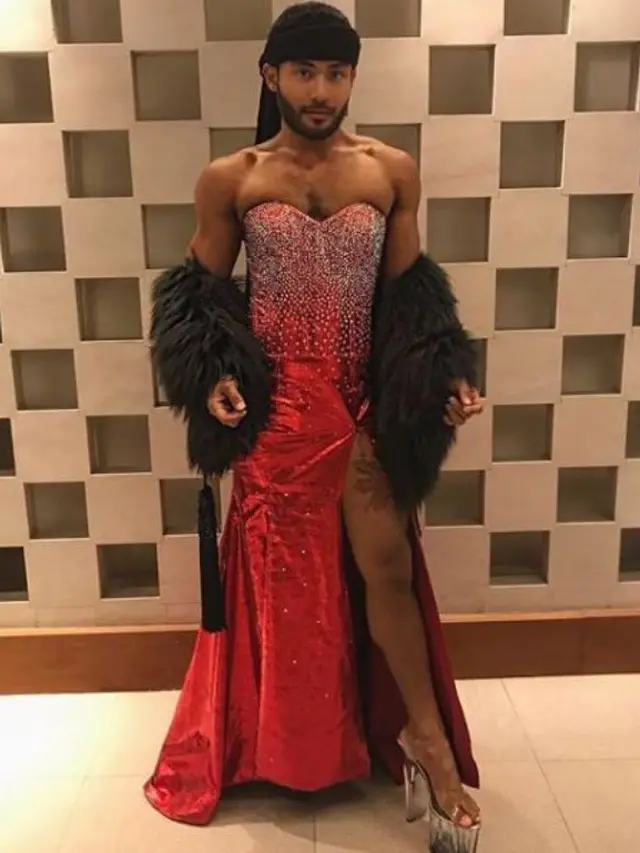 [Bintang] Berbadan Kekar dan Berwajah Ganteng, Pria Ini Malah Hobi Banget Pakai Dress dan High Heels