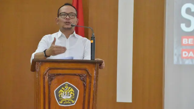 Menaker Hanif Minta Perguruan Tinggi Miliki Dua Orientasi Agar Bisa Masuk Pasar Kerja