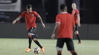 Gelandang Bali United, Stefano Lilipaly, saat latihan jelang laga final Piala Presiden 2018 di SUGBK, Jakarta, Jumat (16/2/2018). Bali United akan berhadapan dengan Persija, (Bola.com/M Iqbal Ichsan)