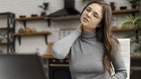 Ilustrasi neck roll untuk otot-otot leher yang tegang/copyright freepik.com/freepik