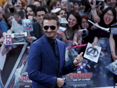 Aktor Jeremy Renner saat tiba di acara premiere film "Avengers: Age of Ultron" di Westfield shopping centre, Shepherds Bush, London, Selasa (21/4/2015). (REUTERS/Stefan Wermuth)