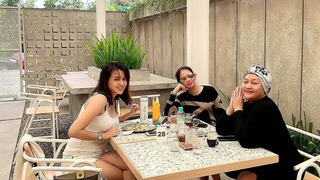Tampil Awet Muda, Ini 7 Potret Yeyen Lidya di Usia 43 Tahun
