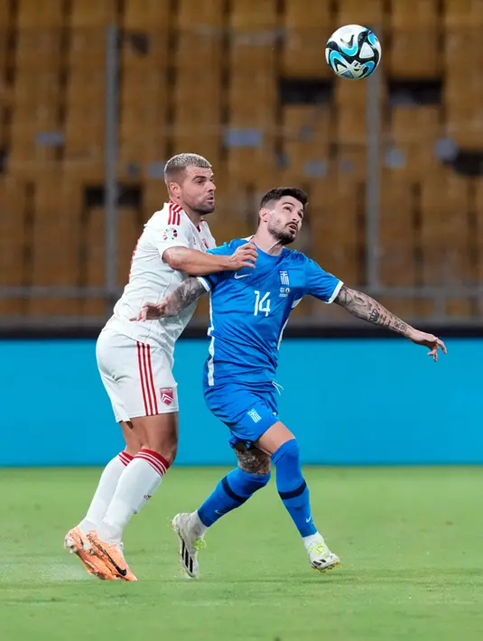 <p>Gol berikutnya berasal dari Konstantinos Mavropanos pada menit ke-23. Skor 2-0 bertahan hingga akhir babak pertama. (AP Photo/Yorgos Karahalis)</p>
