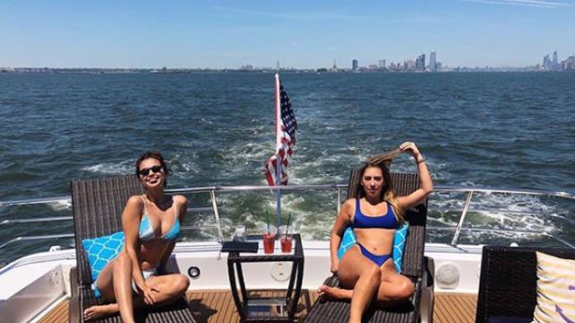 Selena Gomez liburan saat Justin Bieber tunangan dengan Hailey Baldwin