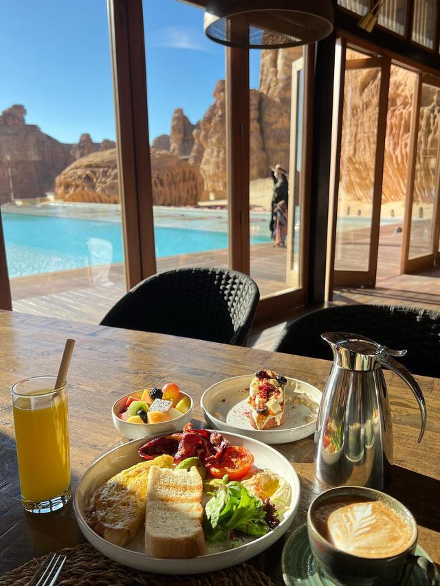 7 Potret Titi Kamal dan Christian Sugiono Liburan ke Al Ula Usai Jalani Umrah