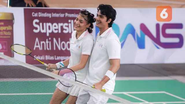 Foto: Penampilan Serasi Cinta Brian dan Callista Arum, Jadi Juara Bulu Tangkis Ganda Campuran di Turnamen Olahraga Selebriti Indonesia