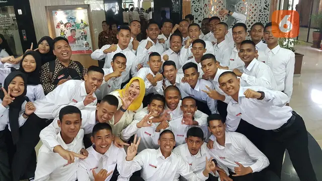 Peserta Perempuan Paskibraka 2019 Ikutan Bergaya