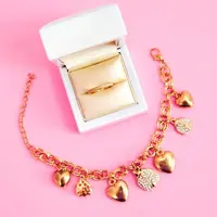 Ilustrasi Gelang Charm (credit: halayalex/freepik)