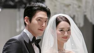 Shin Min Ah saat menikah dengan Kim Woo Bin. [@ament_official]