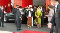 Wakil Presiden Ma'ruf Amin bersama istri Wury Estu Handayani di Sidang Tahunan MPR kenakan pakaian adat Solo (Foto: Nanda Perdana Putra/Liputan6.com)