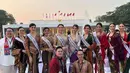 Puteri Indonesia Lampung 2022 Kusuma Ida Anjani mengenakan kebaya modern rancangan ANAZ. [Instagram/dpidamuofficial]