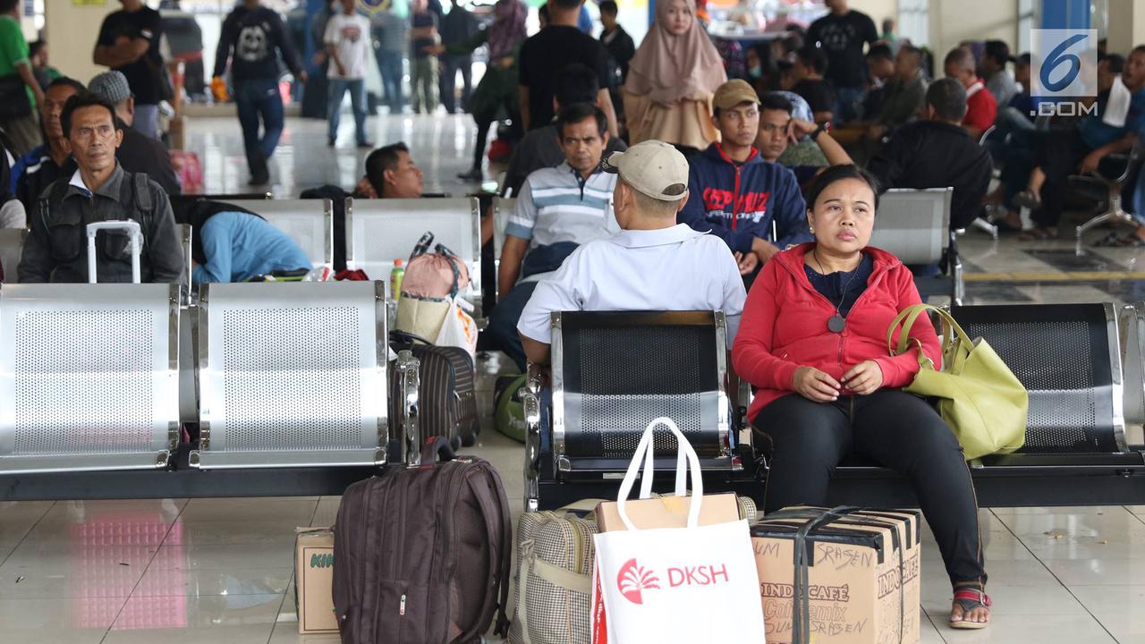 Ribuan Pemudik Mulai Padati Terminal Pulo Gebang