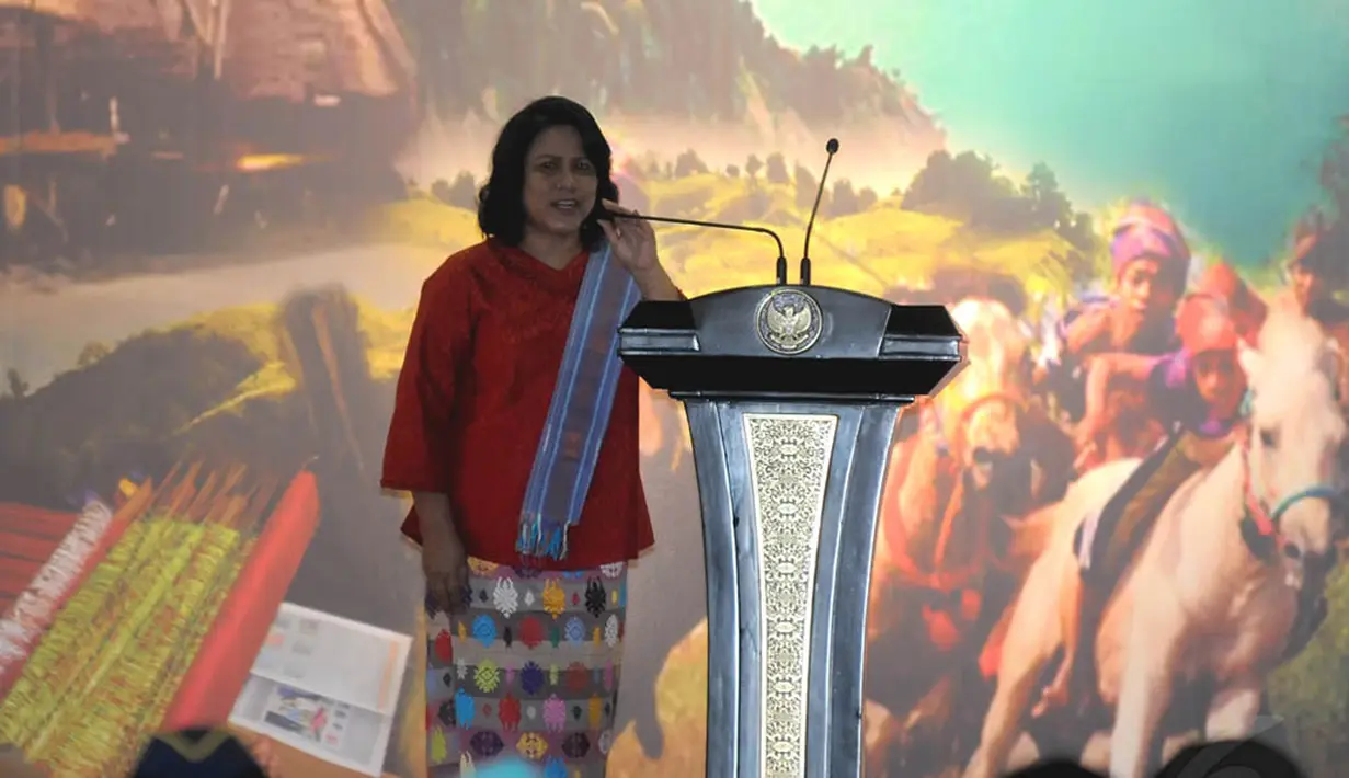 Ibu negara, Iriana Joko Widodo memberikan sambutan di acara amal ke 47 WIC di JCC, Jakarta, Rabu (19/11/2014). (Liputan6.com/Herman Zakharia)