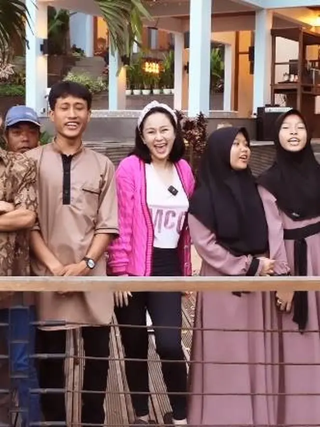 Diliputi Suasana Haru, Ini 7 Momen Gender Reveal Kehamilan Denise Chariesta