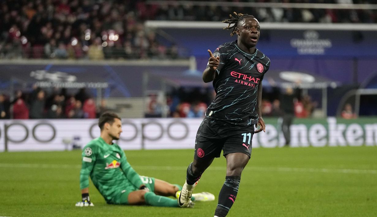 Tiga gol kemenangan Manchester City masing-masing dicetak oleh Phil Foden, Julian Alvarez, dan Jeremy Doku. (AP Photo/Matthias Schrader)