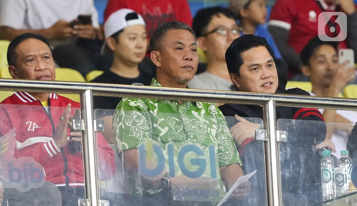 Pertandingan berjalan alot sejak kick off. (Liputan6.com/Herman Zakharia)