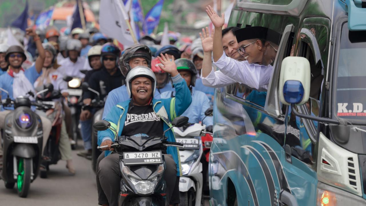 Andra Soni, Bacagub Banten 2024, Naik PS Saat Daftar ke KPU. (Kamis, 29/08/2024). (Istimewa).