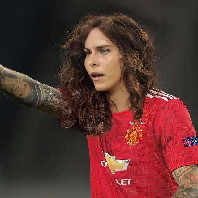 6 Editan Foto Pemain Manchester United Jika Berparas Perempuan Ini Bikin Ketawa Geli