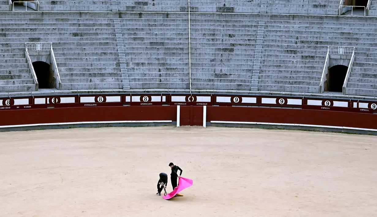 Penurunan minat seiring perkembangan zaman menjadikan matador dalam budaya adu banteng di Spanyol berusaha bertahan ditengah badai pandemi. (Foto: AFP/Gabriel Bouys)